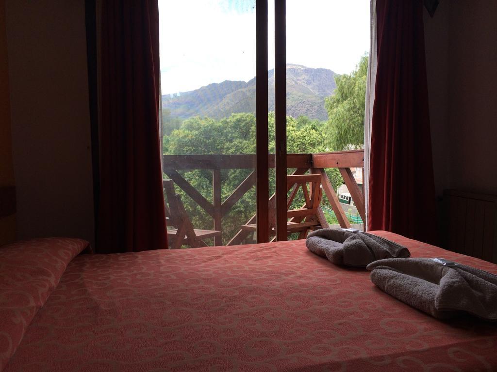 Kuntur Hotel Capilla del Monte Bilik gambar