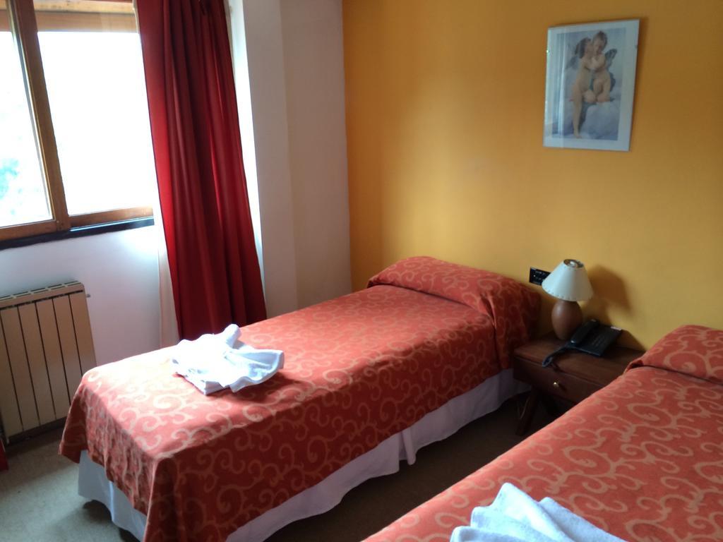 Kuntur Hotel Capilla del Monte Bilik gambar