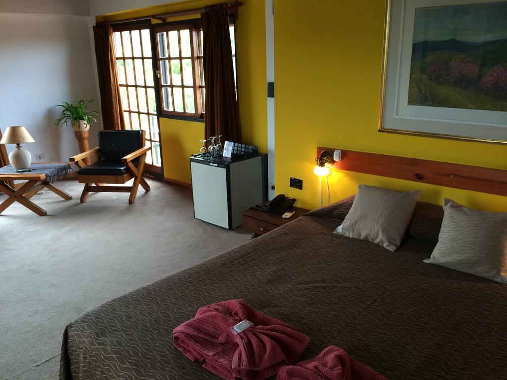 Kuntur Hotel Capilla del Monte Bilik gambar